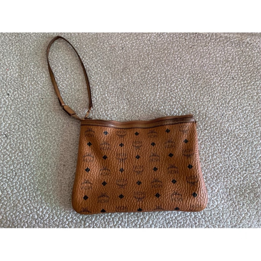 MCM - Picture 3 of 7